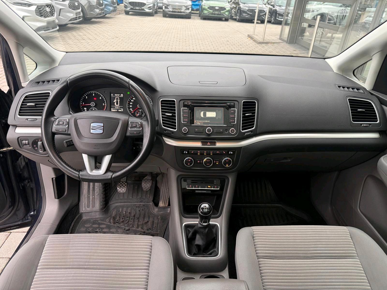 Volkswagen Touran 2015 — photo 11
