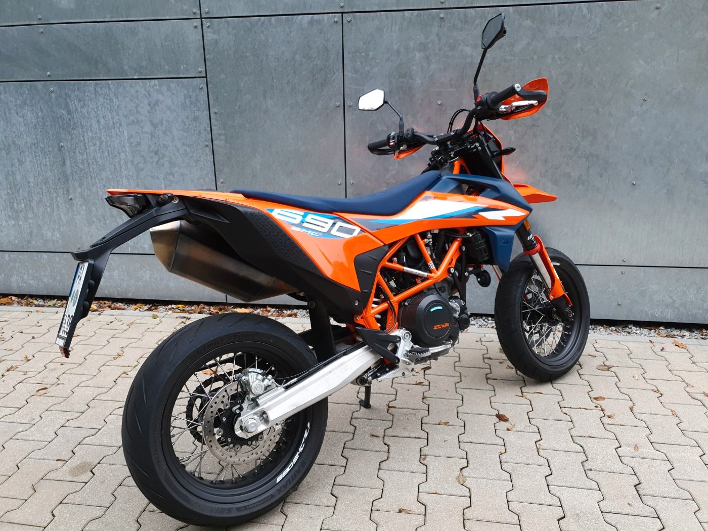 Fahrzeugabbildung KTM 690 SMC-R 2024