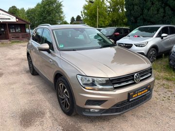 Volkswagen Tiguan - 1