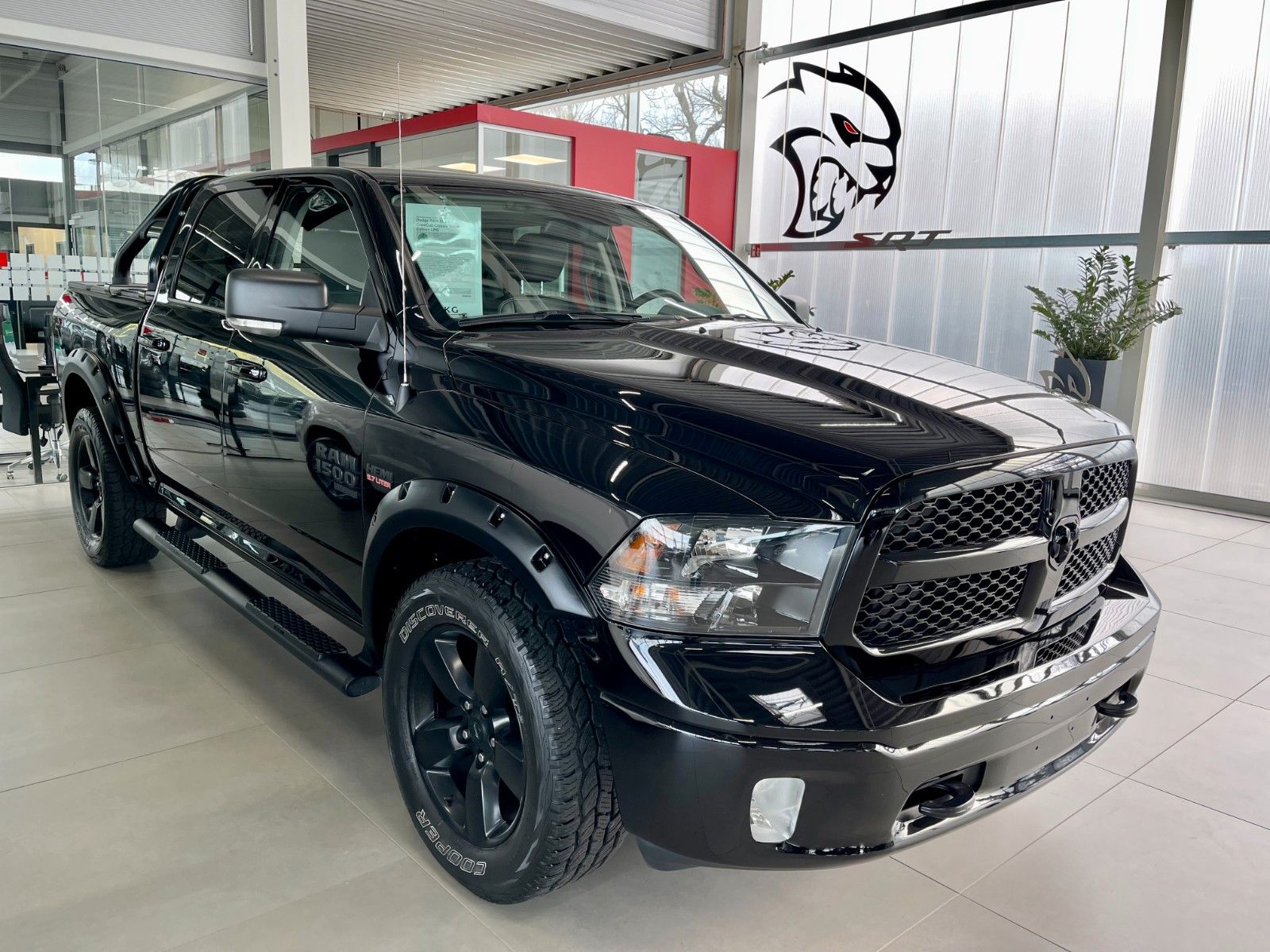 Fahrzeugabbildung Dodge RAM  5,7 Crew Cab Classic Black Edition LPG