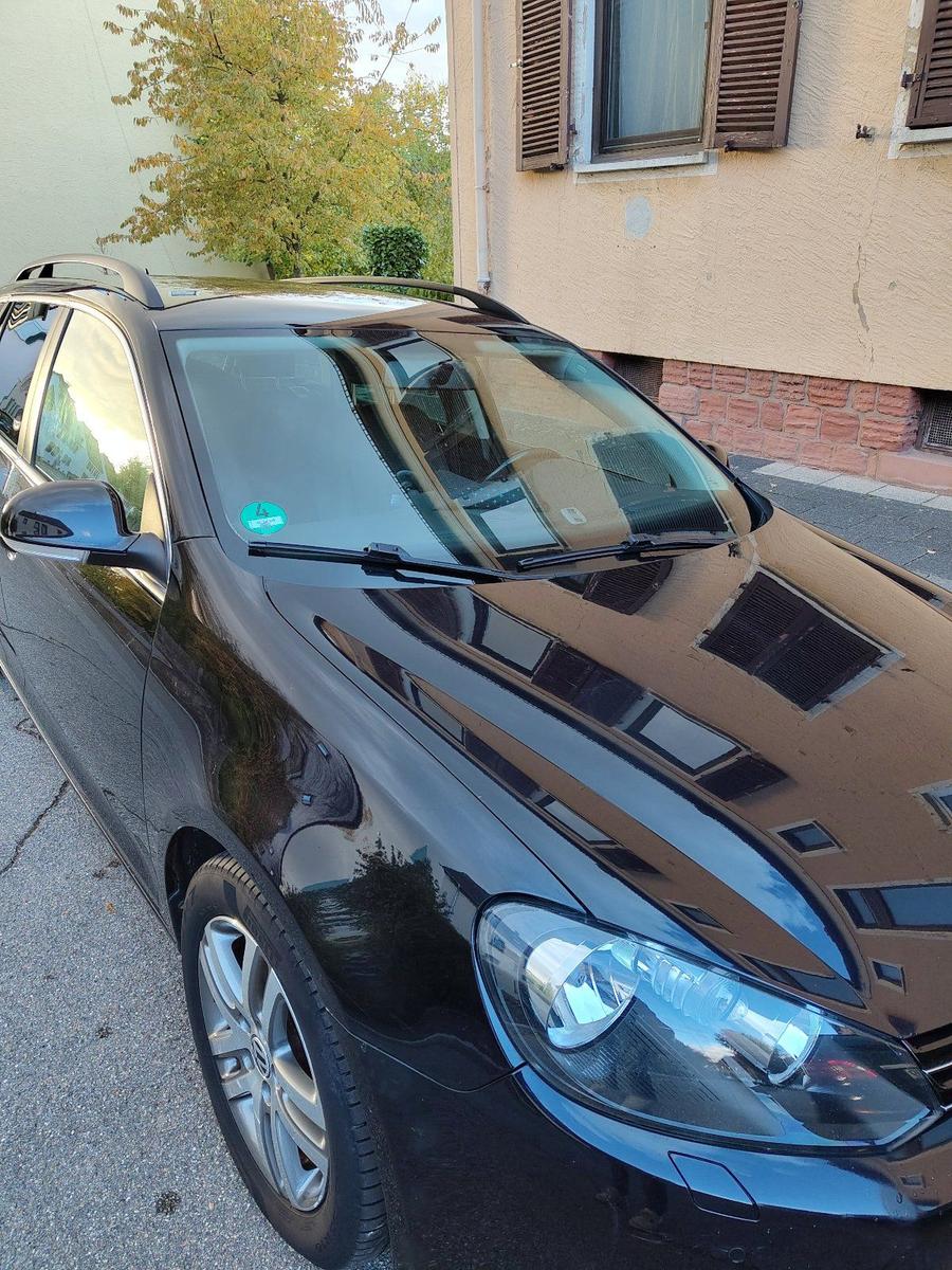 Volkswagen Golf 2012 — салон
