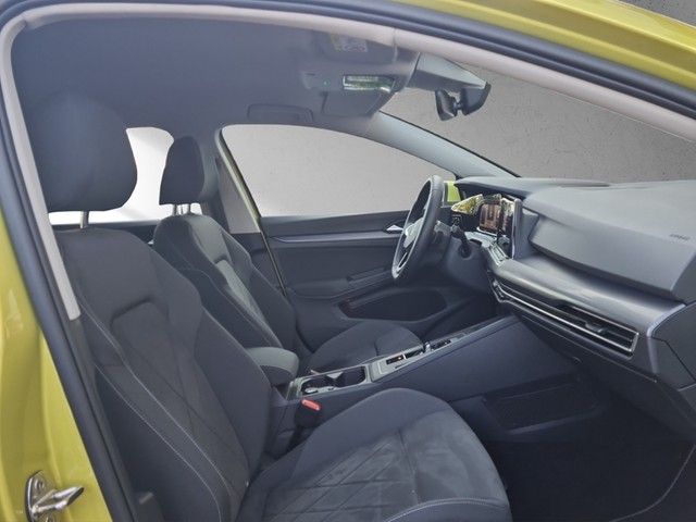Fahrzeugabbildung Volkswagen Golf VIII Style LED ACC AID HUD NAVI PDC SHZ LED