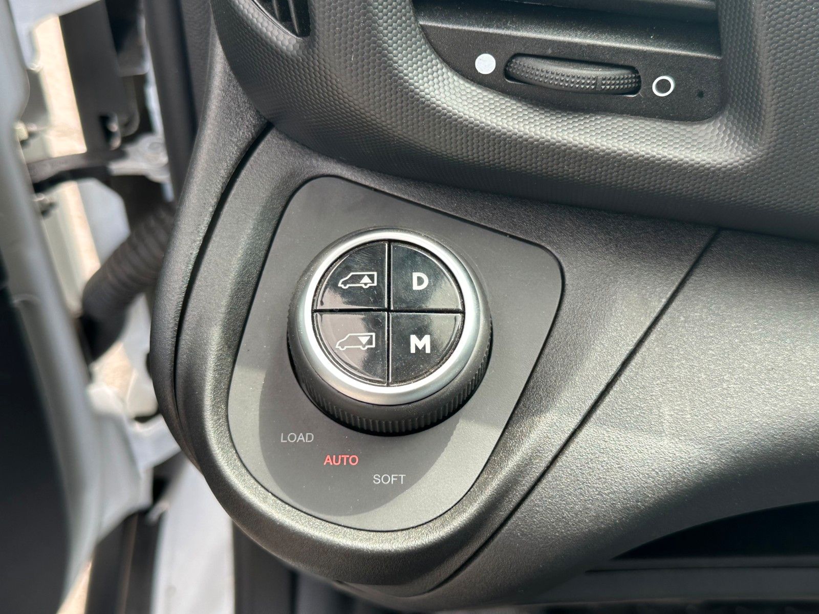 Fahrzeugabbildung Iveco Daily 70C18 H 3.0L *R3.750mm*AHK*Luft*Sperre*