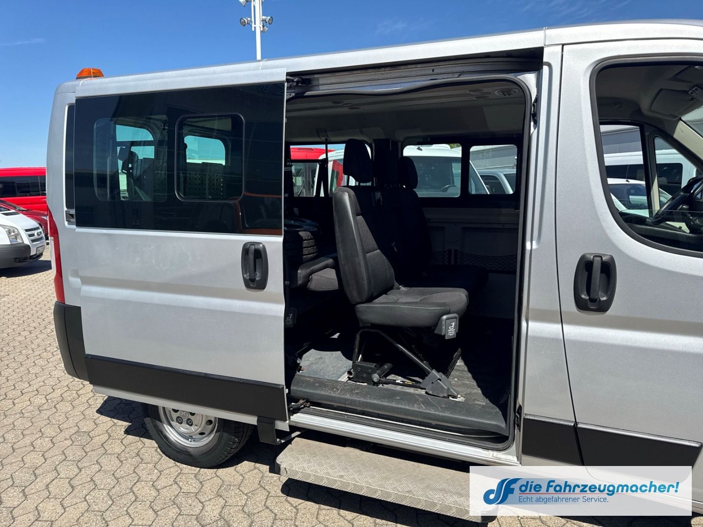 Fahrzeugabbildung Peugeot Boxer Kasten 330 L1H1 Pro BlueHDi 140 Stop&Start