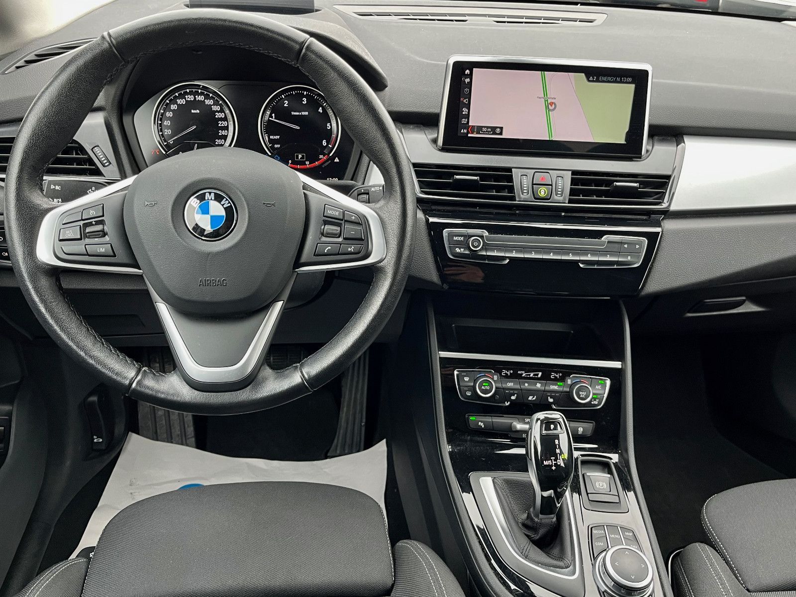 Fahrzeugabbildung BMW 218d xDrive Gran Tourer Aut. Navi LED SPORTSITZE