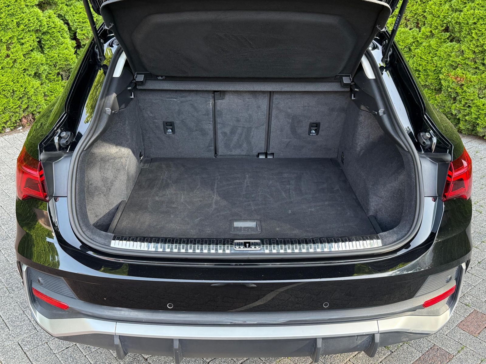 Fahrzeugabbildung Audi Q3 Sportback 35TDI S-tr. S Line LED+PANO+NAV+SHZ
