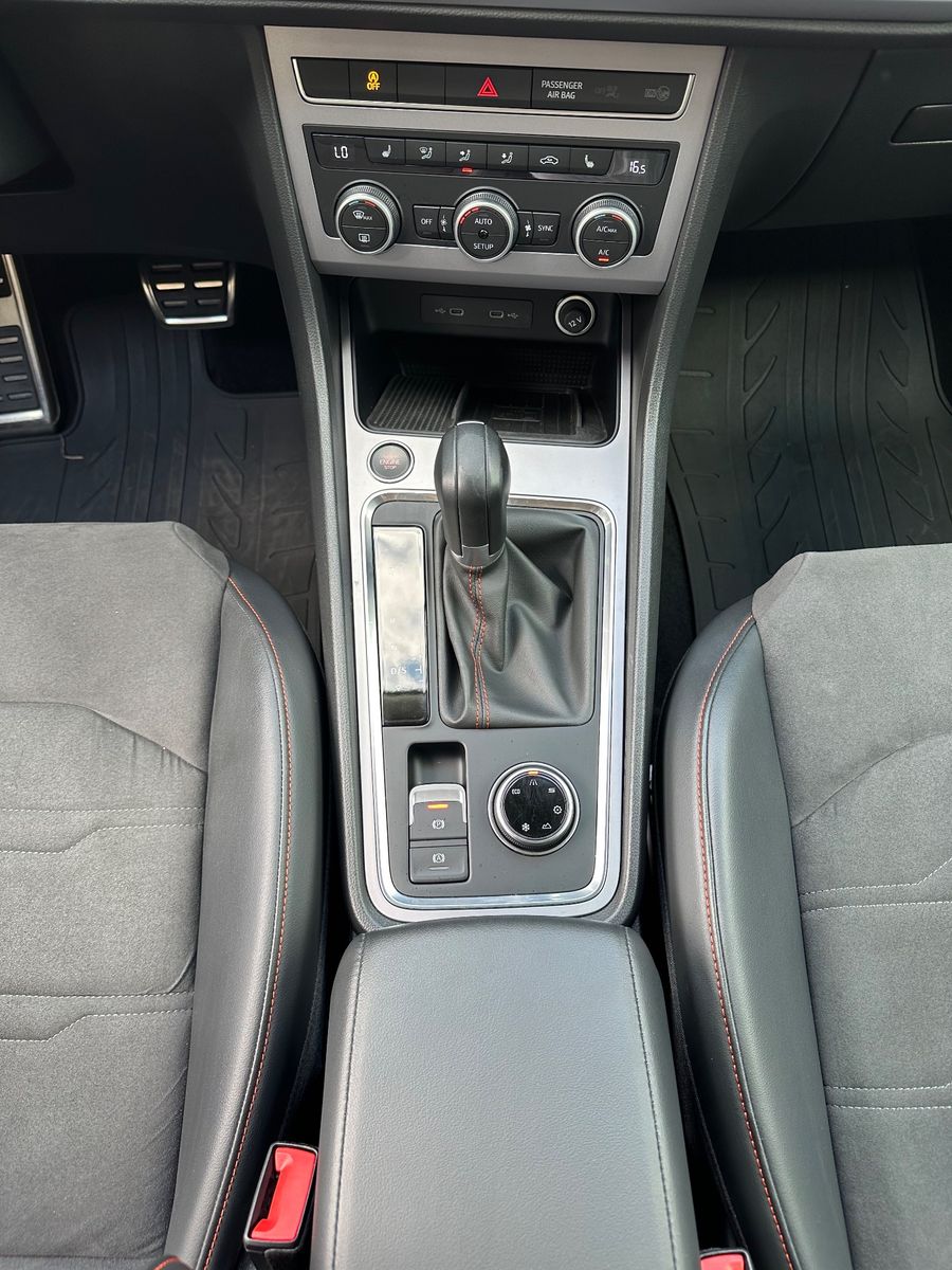 Fahrzeugabbildung SEAT Ateca FR 4Drive 2.0 TSI DSG NAV+LED+KAM+ACC