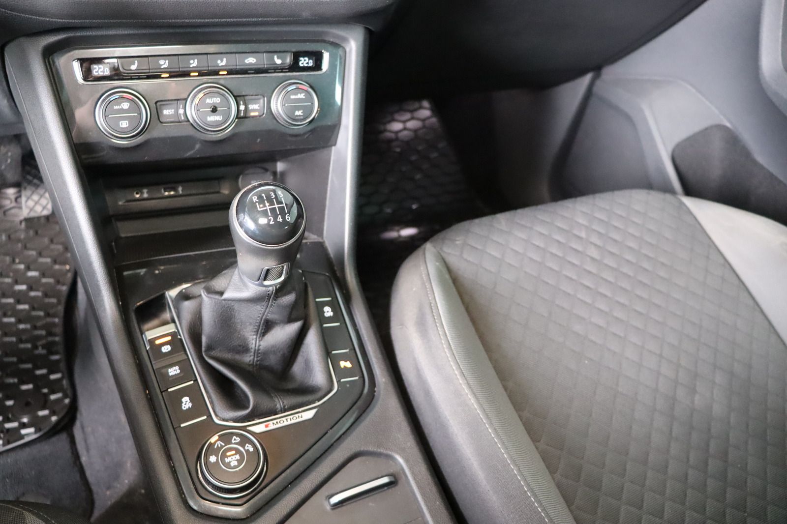 Fahrzeugabbildung Volkswagen Tiguan 4Motion 1. Hand  *Sitzhzg. * LED