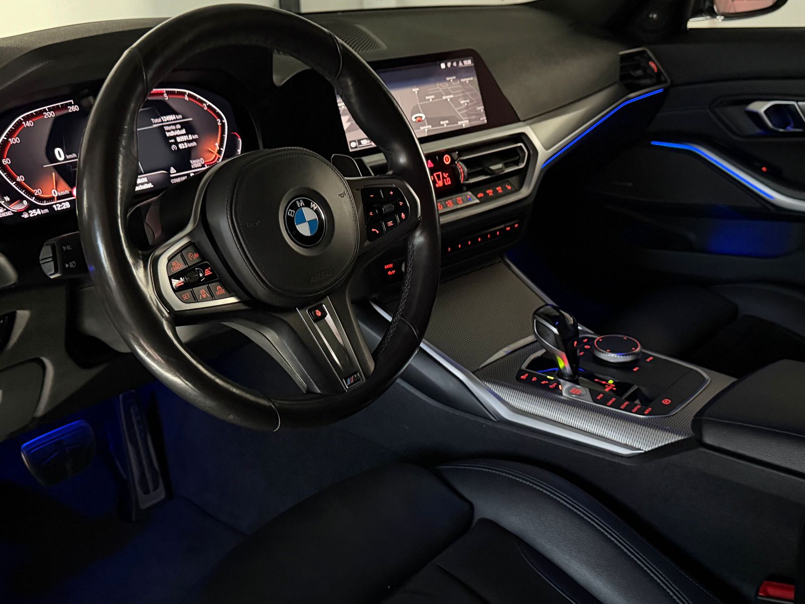 Fahrzeugabbildung BMW 330 d Lim. M SPORT/LASER/HuD/H&K/LIVE PRO/DE FZG
