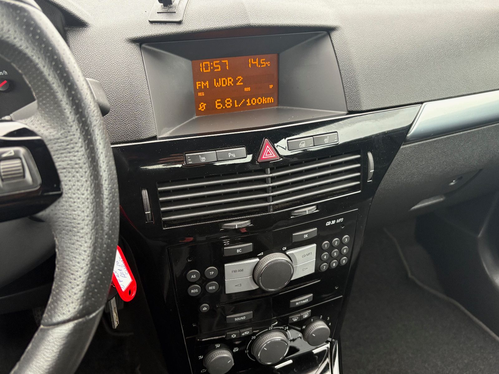 Fahrzeugabbildung Opel Astra 1.9 CDTI Leder Klima 1.HAND 110kW