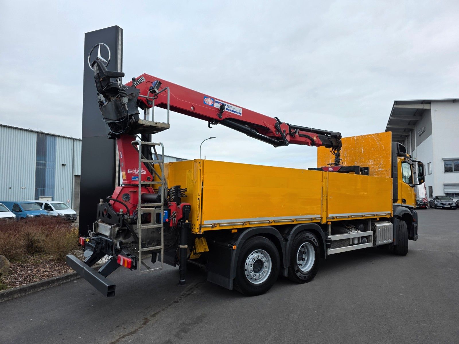 Fahrzeugabbildung Mercedes-Benz Arocs 2545 L 6x2 HMF 2110L Zange Retarder