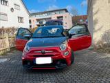 Abarth 595 Turismo mit Jubiläumslackierung - rote Abarth 595 Turismo