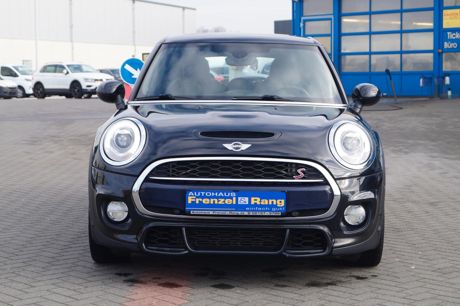 MINI Cooper S 5-trg. *JCW Paket*Kamera*Allwetter*Pano
