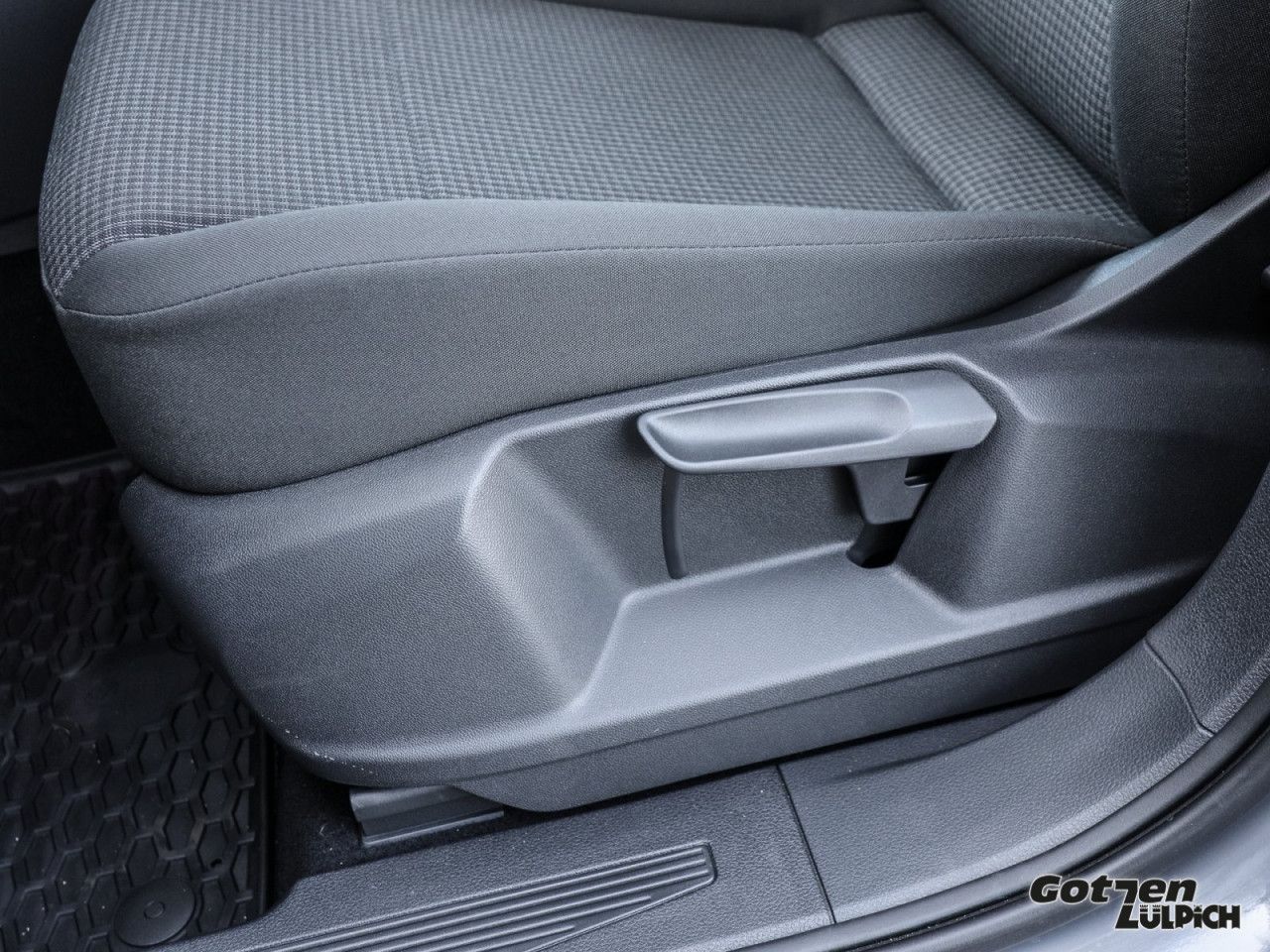 Fahrzeugabbildung Volkswagen Caddy 1.5 TSI Klima AHK App-Connect Winterpaket