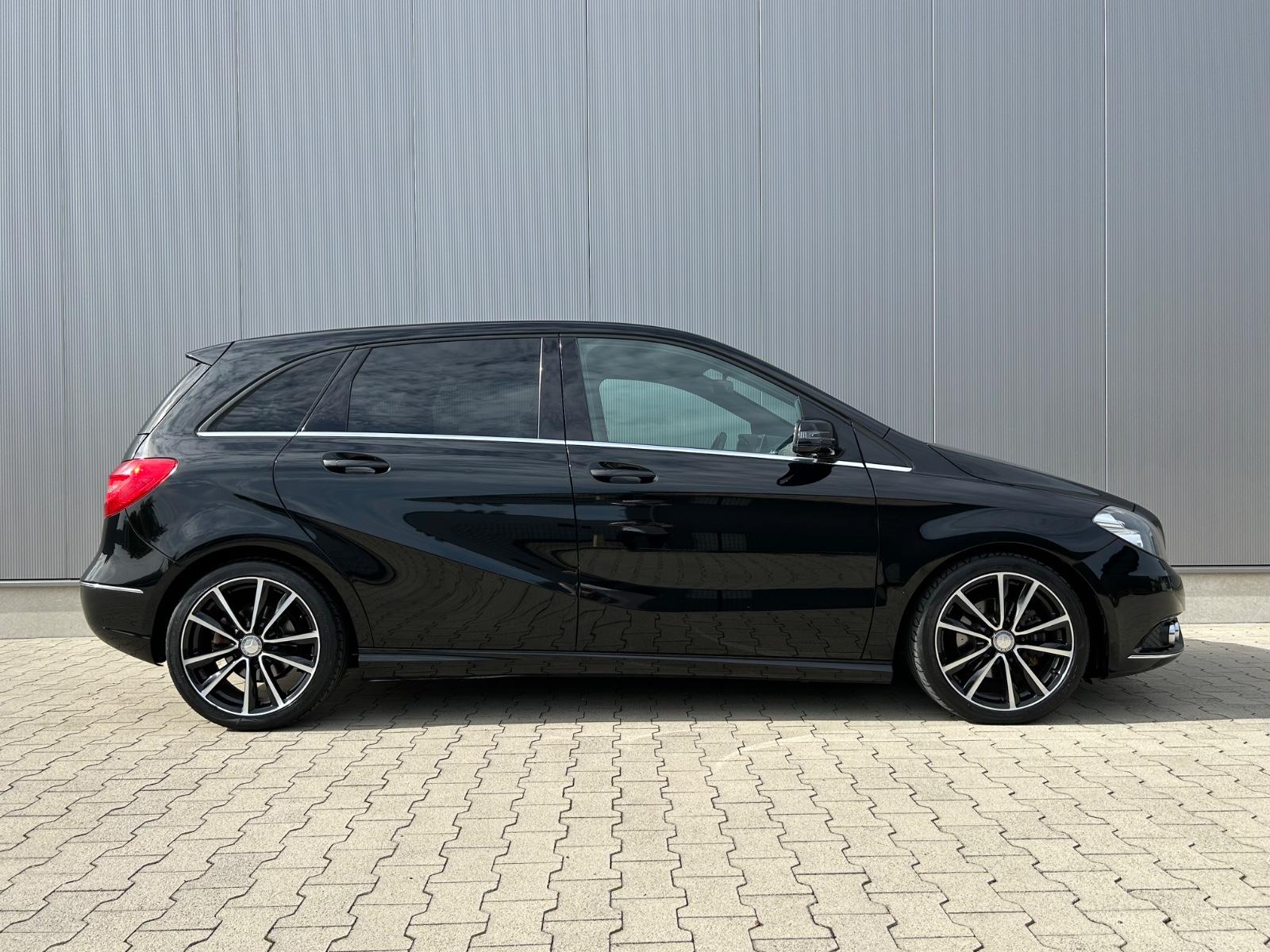 Mercedes-Benz B 180 AMG Line 2. Hand Navi Klima Teilleder USB