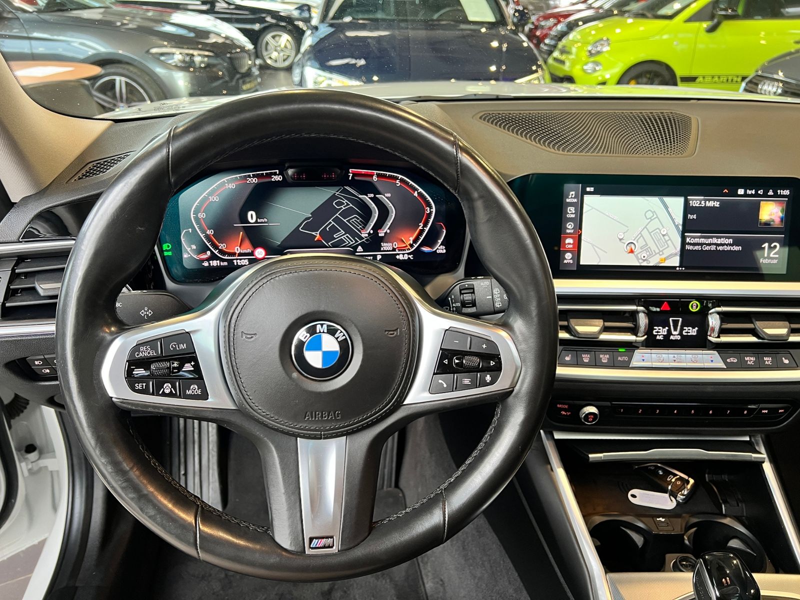 Fahrzeugabbildung BMW 320i Touring Sport Line PANO ACC LASER RFK