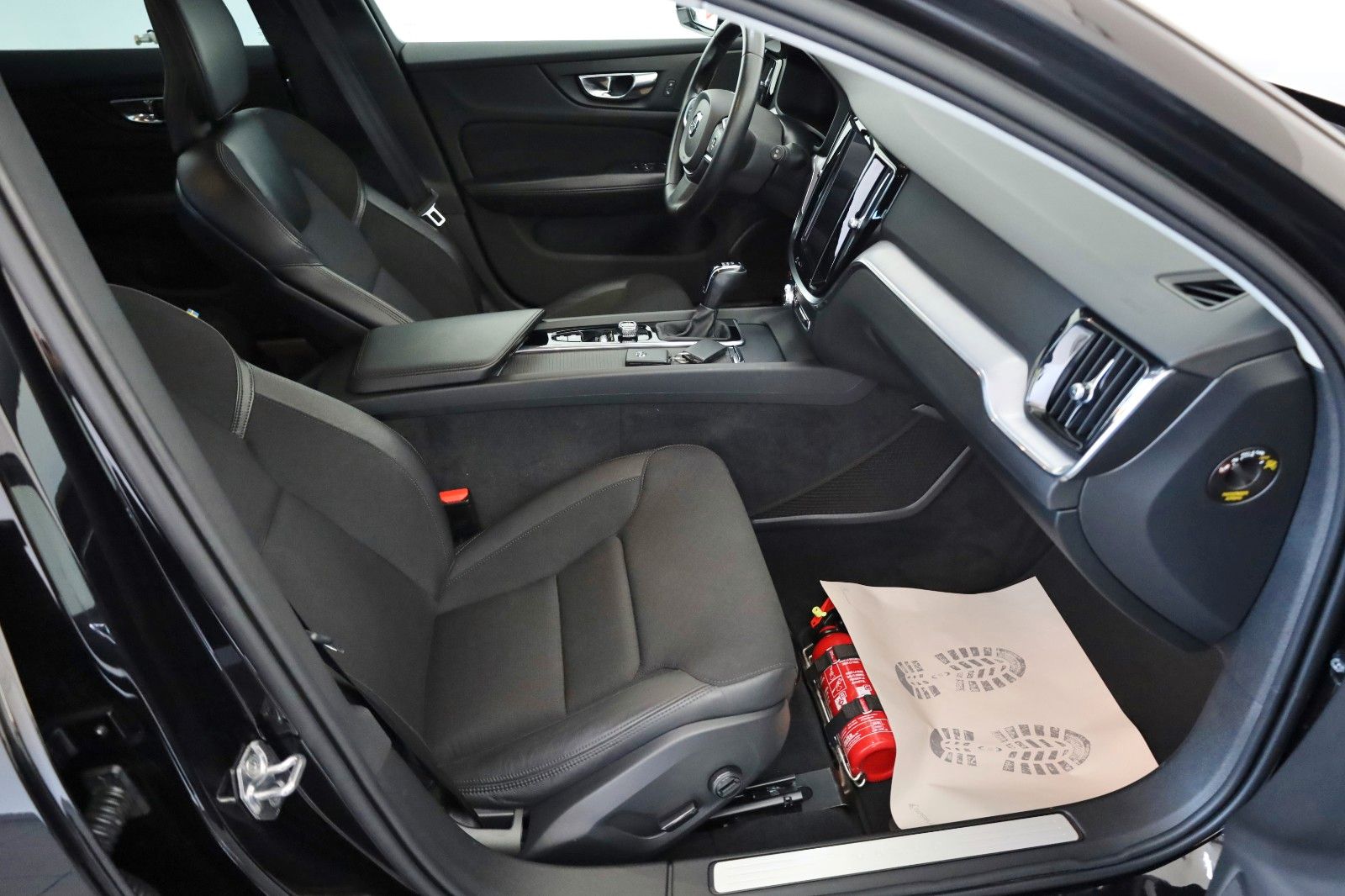 Fahrzeugabbildung Volvo V60 Kombi Momentum Pro T.Leder,Navi,LED,AppleCar