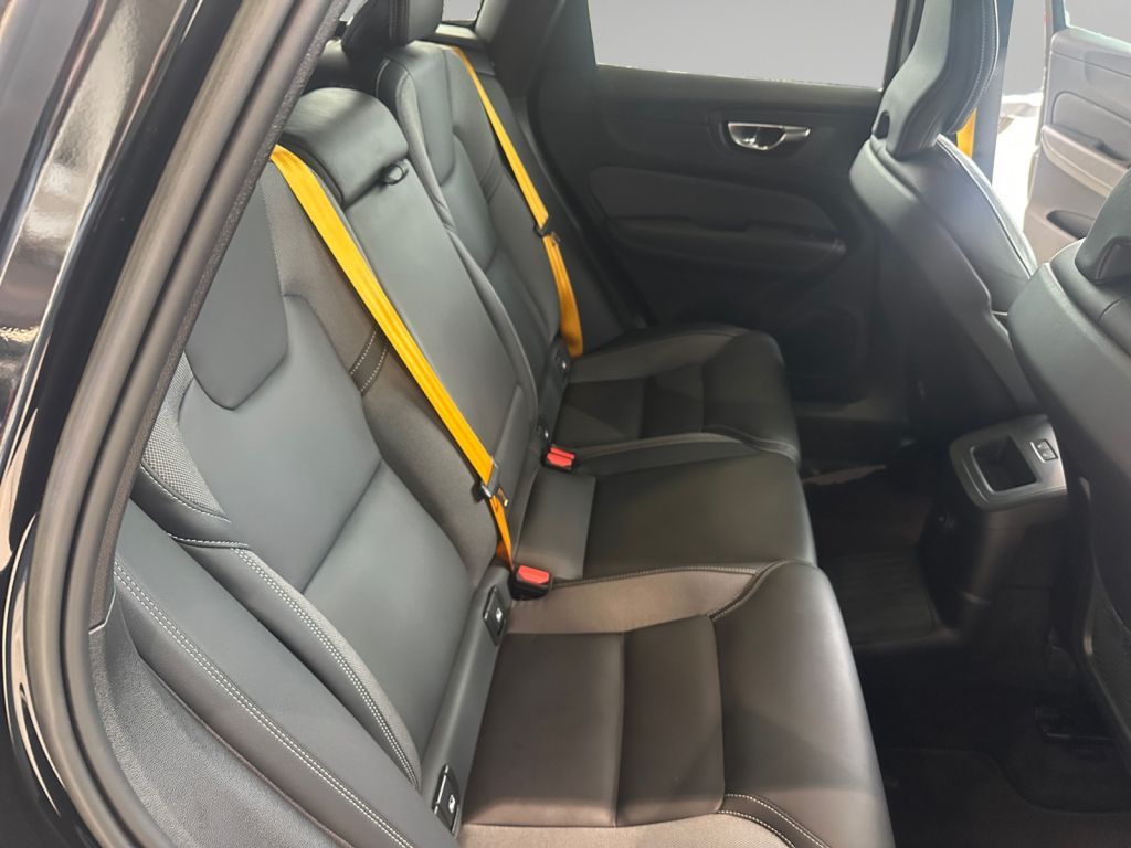 VOLVO XC60 T8 AWD Recharge Polestar Engineered VOLVO XC60 T8 AWD Recharge Polestar Engineered