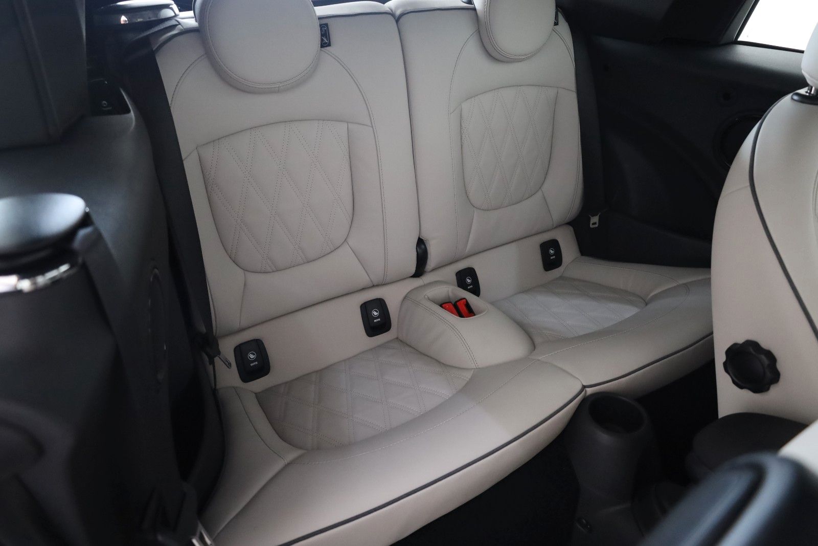 Fahrzeugabbildung MINI Cooper S JCW Trim Leder,Nani,LED,HUD,Apple CarP.