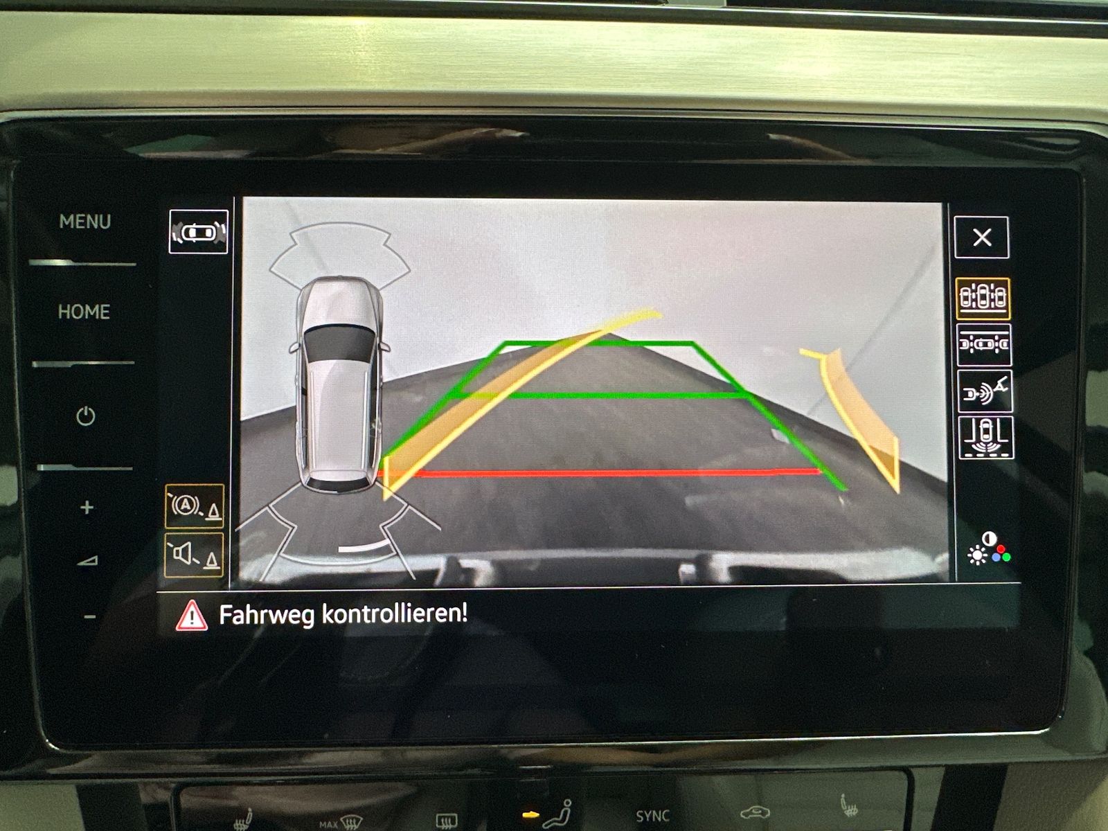 Fahrzeugabbildung Volkswagen Passat Variant Elegance NAV+LED+AHK+ACC+HUD+18ZO