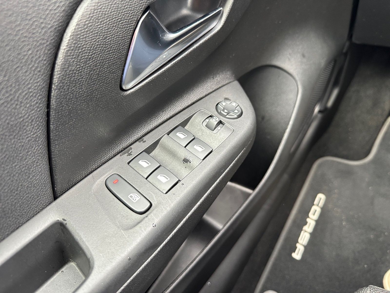 Fahrzeugabbildung Opel Corsa F 1.2 Turbo GS KlimaA,LED,Navi,SHZ,Kam.,LM