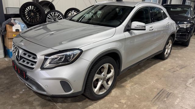 Mercedes-Benz GLA 200d *AUTOMATIK*NAVI*LED*R-KAM*SZHZG*CARPLAY