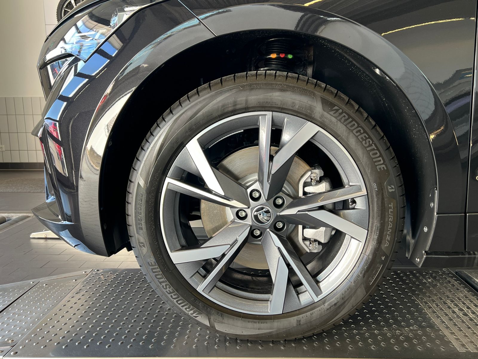 Fahrzeugabbildung SKODA Enyaq 85x Sportline *AHK,Panorama,20"-LM-Felge*