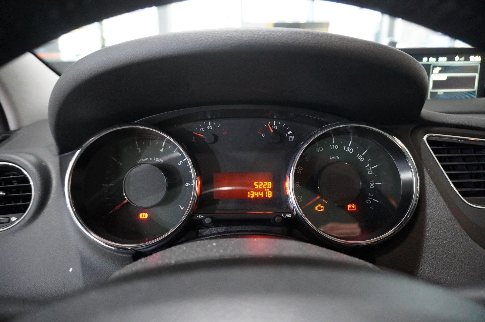 Fahrzeugabbildung Peugeot 5008 1.2T STYLE NAVI/LED/KAMERA/SHZ/PANO./AHK