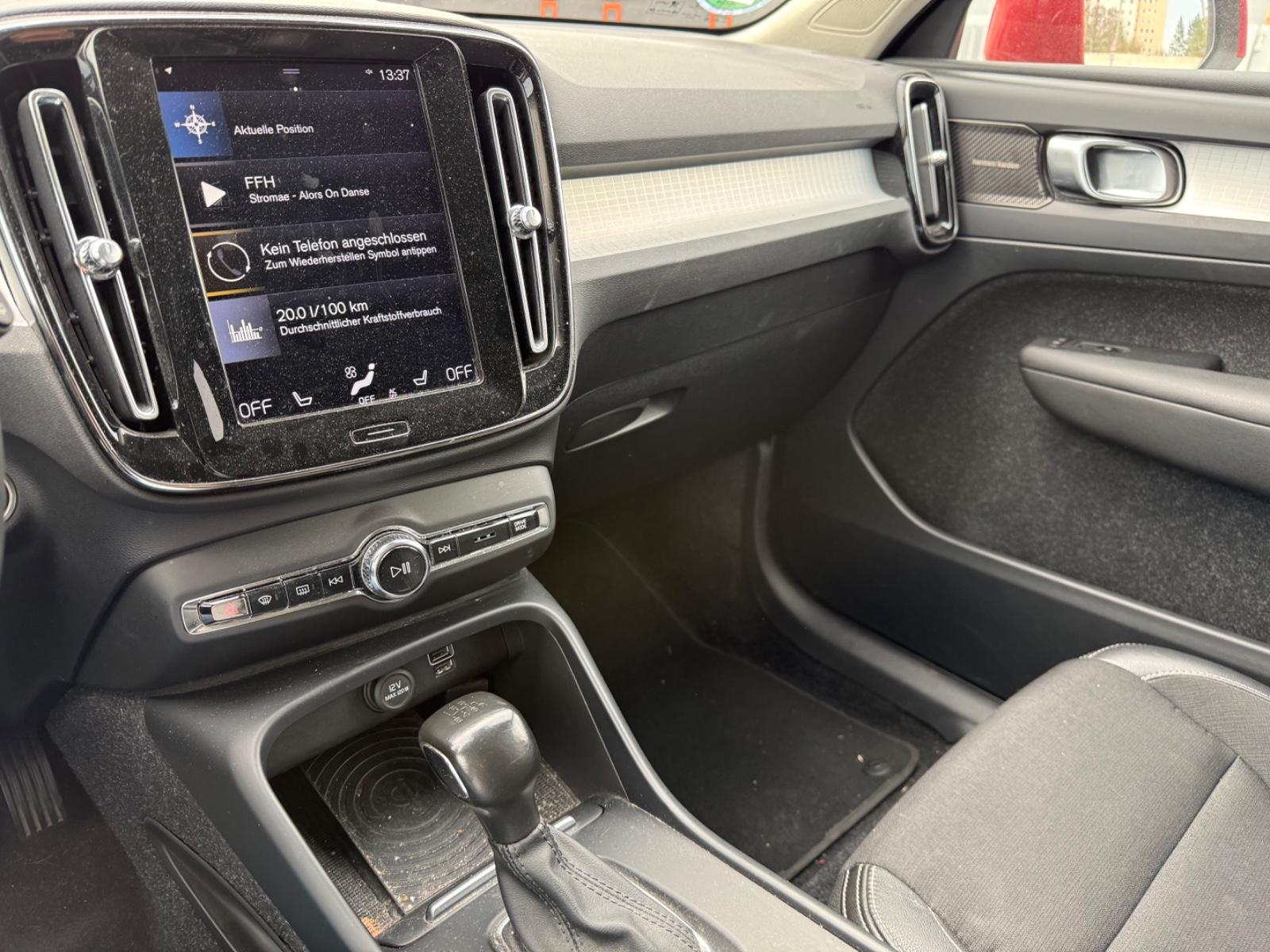 Volvo XC 40 XC40 Momentum 2WD+LED+USB+SITZHEIZUNG+BC+M