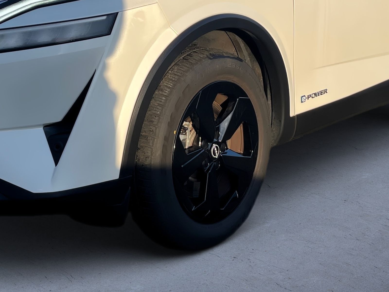 Fahrzeugabbildung Nissan Qashqai Black Editon e-Power *NAVI*PANO*WINTERPA