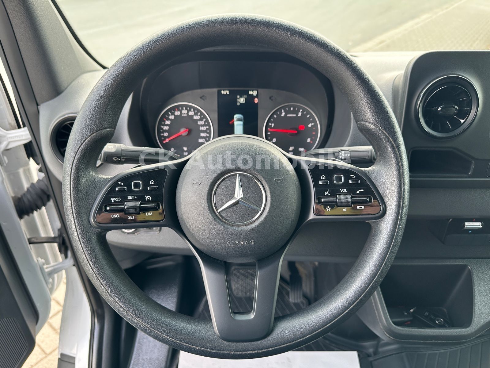 Fahrzeugabbildung Mercedes-Benz Sprinter III Kasten 319 V6 RWD Mixto/Autom./Navi