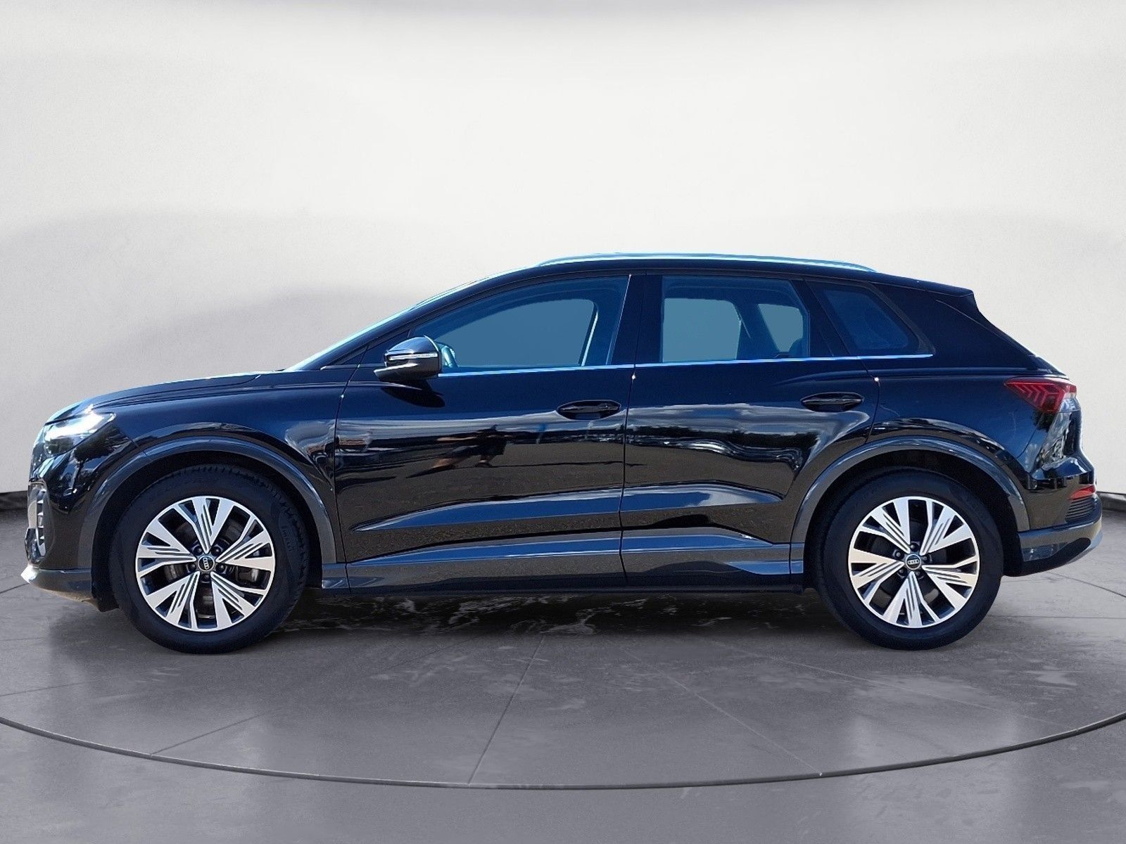 Audi Q4 50 e-tron quattro advanced AHK Navi connect S imagem 3