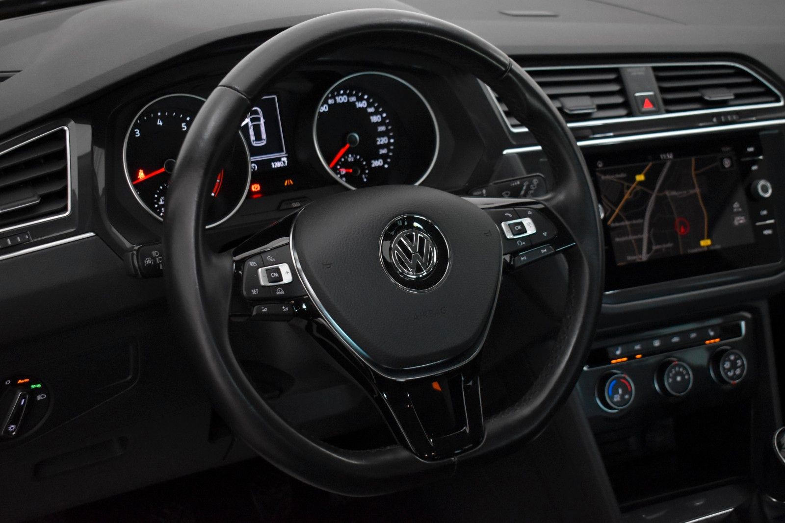 Fahrzeugabbildung Volkswagen Tiguan Trendline Navi,Kamera,SH,8fach bereift