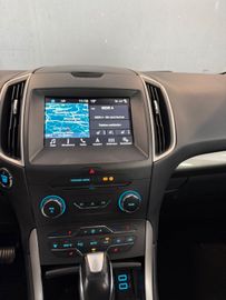 Ford S-Max - 12