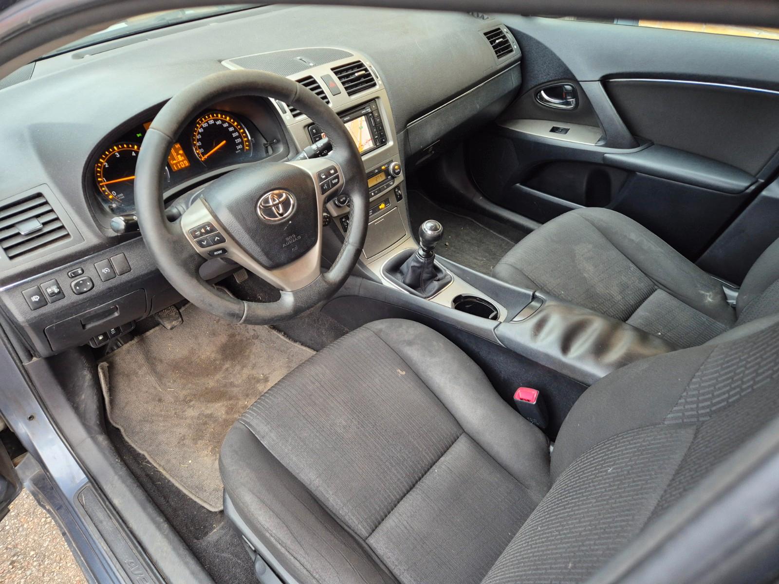 Toyota Avensis 2010 — photo 7