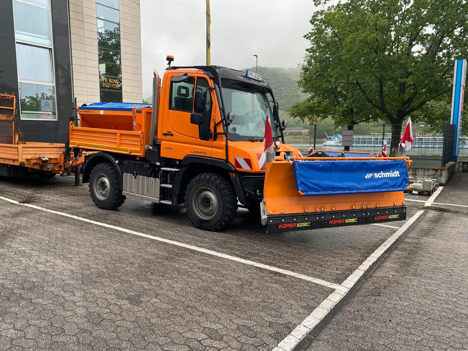 Mercedes-Benz U219 4X4 2800