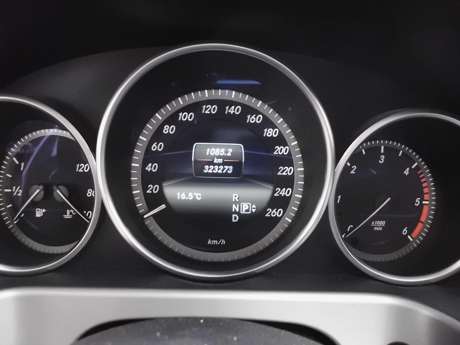 Mercedes-Benz E220 2013 — photo 12