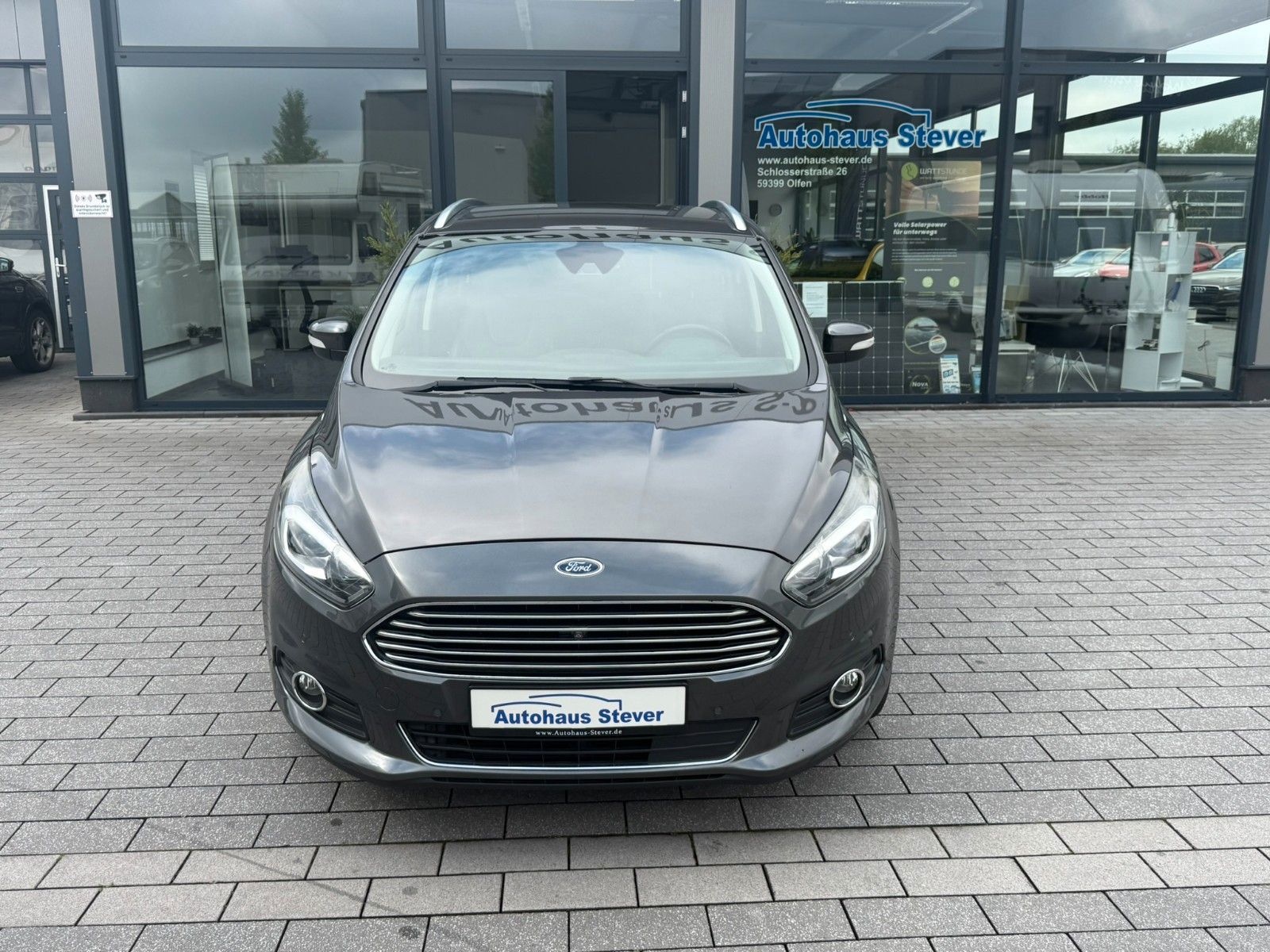 Fahrzeugabbildung Ford S-MAX Titanium 7 Sitzplätze