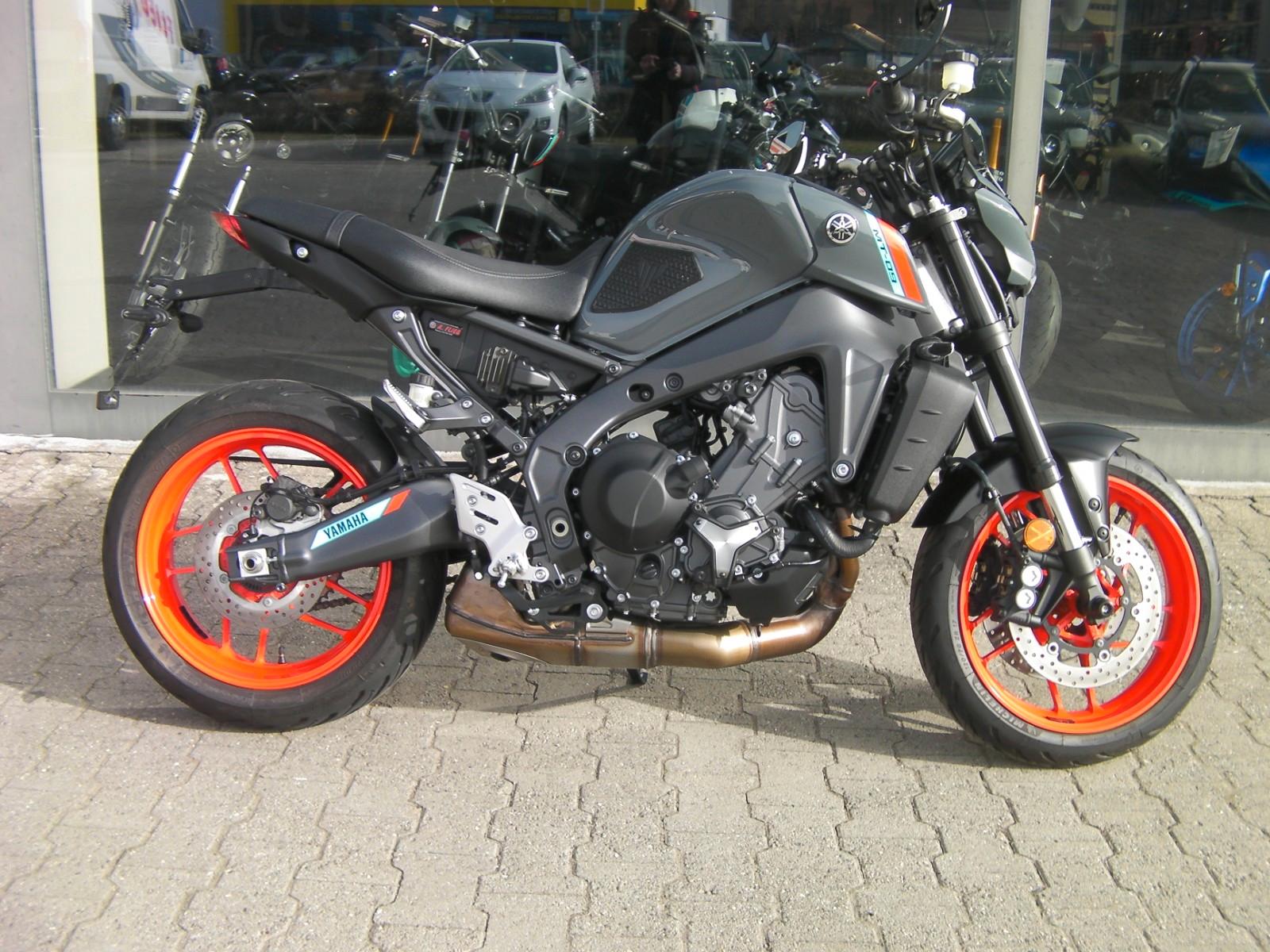 Yamaha MT-09*viel Zubehör Heizgriffe Komfortsitz etc.