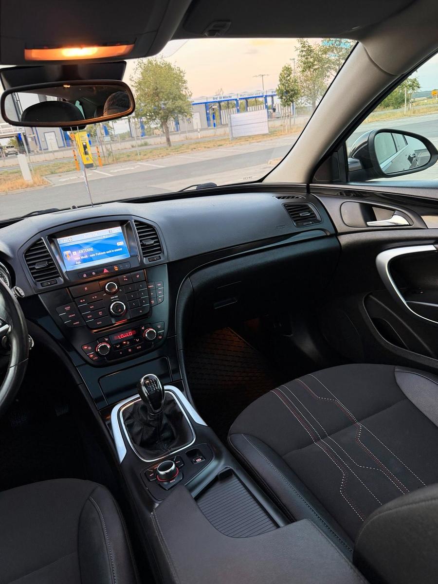 Opel Insignia 2012 — photo 10