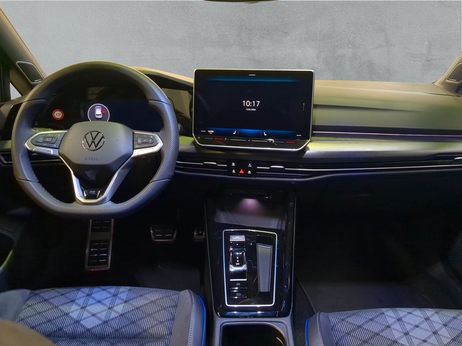 Fahrzeugabbildung Volkswagen Golf R-Line 1,5 eTSI 110kW 7-Gang DSG AHK