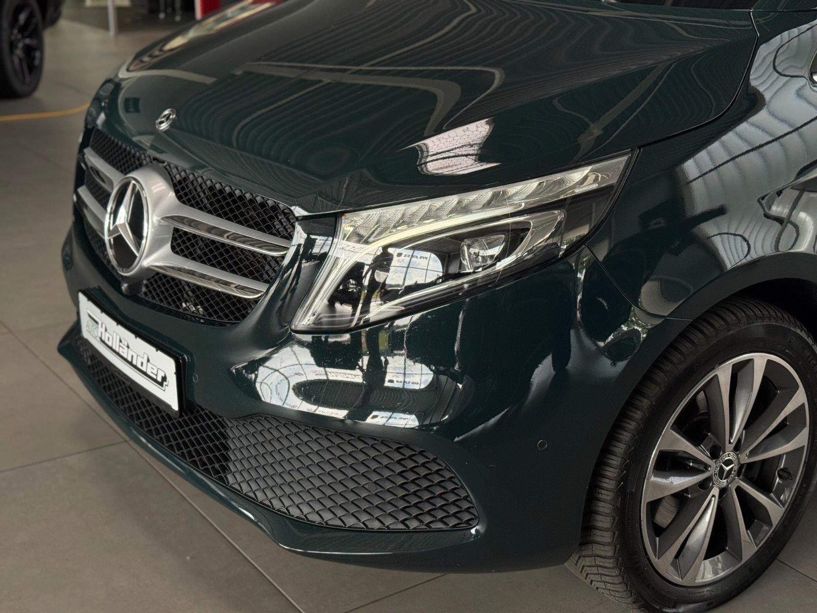 Fahrzeugabbildung Mercedes-Benz V-Klasse V 250d AVANTGARDE EDITION lang "AHK"
