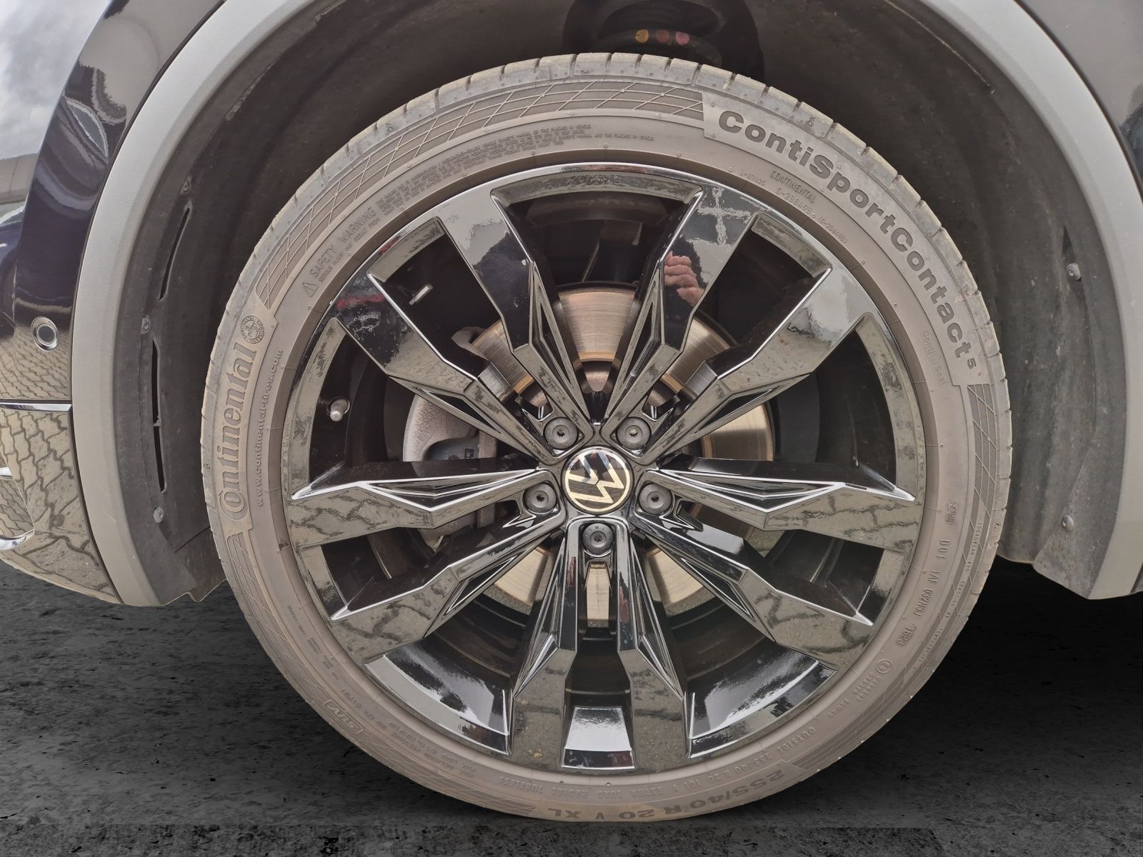 Fahrzeugabbildung Volkswagen Tiguan TDI R-Line DSG 4M Matrix STHZ AHK ACC Nav