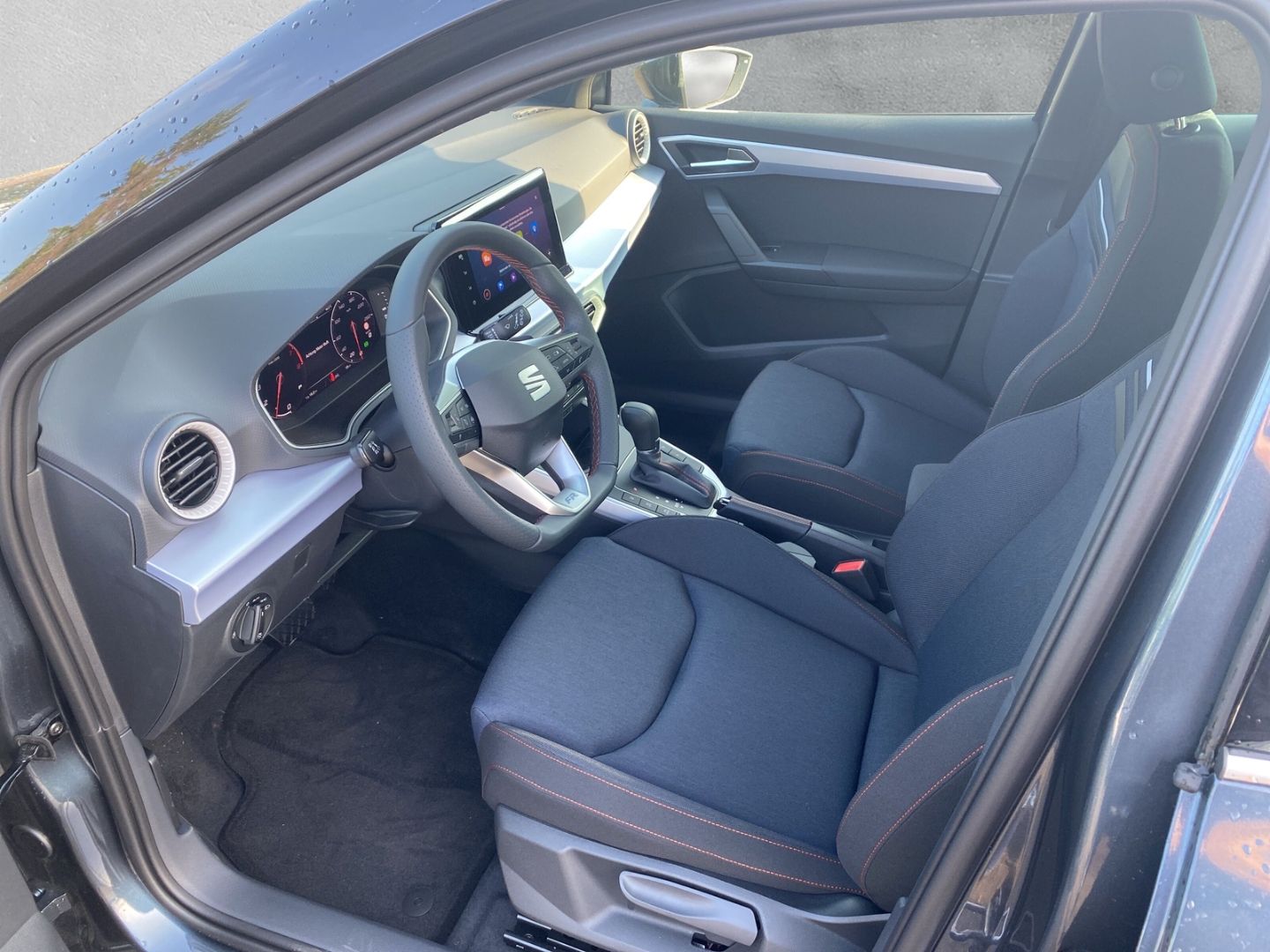 Fahrzeugabbildung SEAT Arona FR 1.0 TSI*NAVI*Full-link*LED*PDC*CAM*TEMP