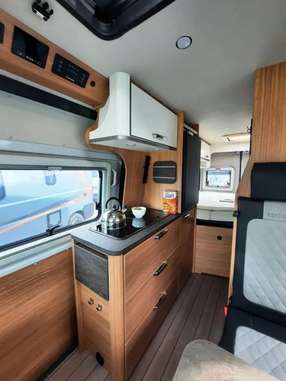 Fahrzeug Übersicht 12 Fahrzeugabbildung Weinsberg CaraBus EDITION FIRE 600 MQ Verfüg./Sparen Sie 1