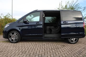 Mercedes V 220 - 2
