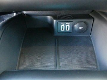 Fahrzeugabbildung Ford Focus Limousine ST-Line X
