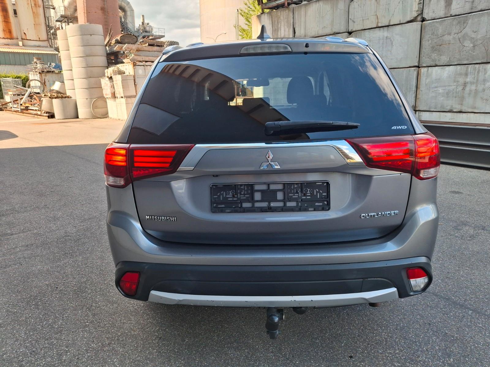 Mitsubishi Outlander Plus 4WD-Xenon-AHK-1 HAND