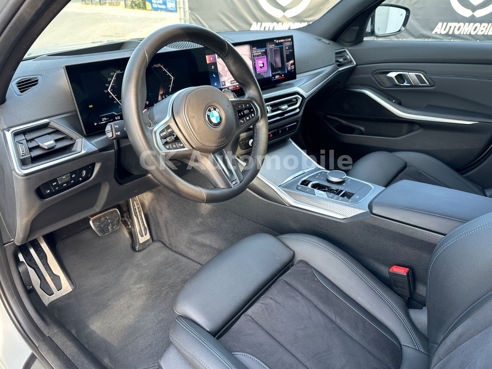 Fahrzeugabbildung BMW 330d xDrive Touring M-Sport/Navi/Head-Up/LED/Kam