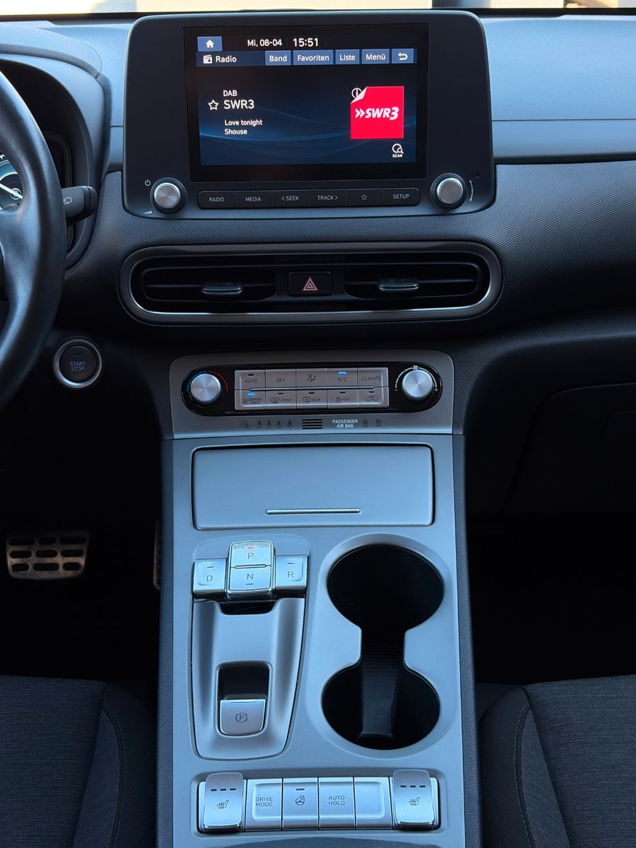 Fahrzeugabbildung Hyundai KONA E Select CarPlay Kamera PDC ACC SHZ LHZ LKA